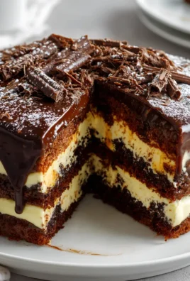 Frischkäse Brownie Layer Cake mit köstlicher Schokoladenglasur