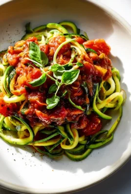 Zucchini Nudeln mit Tomaten-Basilikum Sauce – Gesund & Lecker!